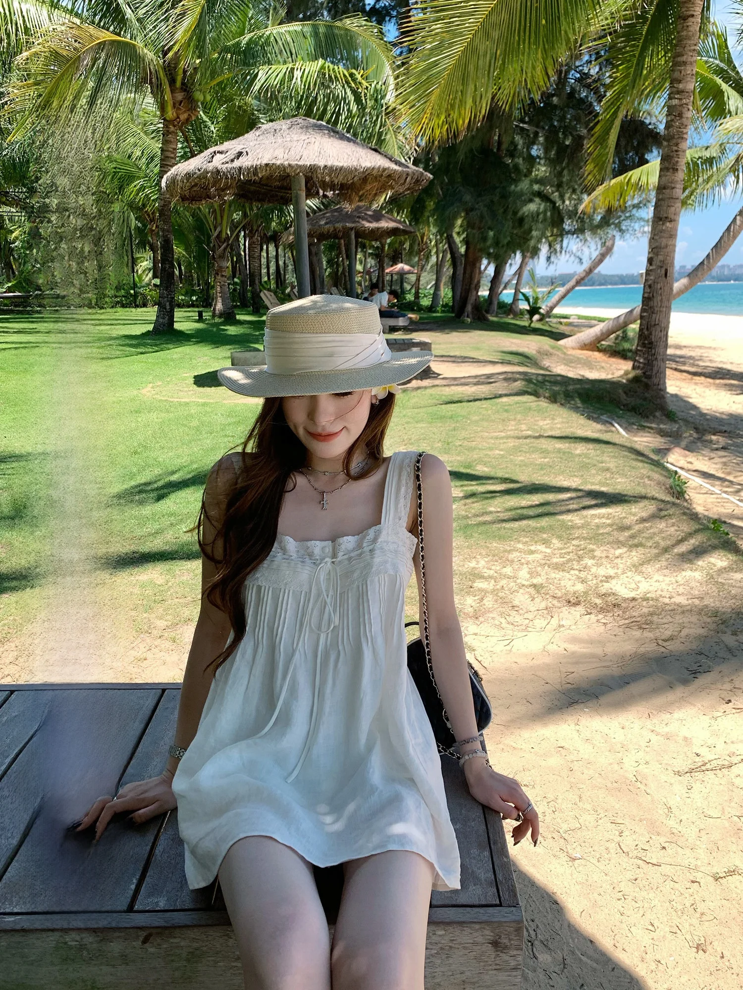 Летний белый кружевной топ Hhi Svel для женщин: дизайнерская модель, свободный крой, льняной, для повседневной носки
Летний белый кружевной топ Hhi Svel для женщин: дизайнерская модель, свободный крой, льняной, для повседневной носки