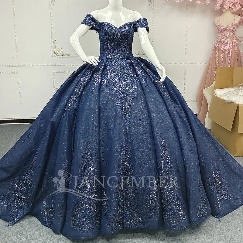 Темно-синее платье Quinceanera с открытыми плечами, бальное платье Sweet 16, кружевное платье с аппликацией и бисером, тюлевое платье для дня рождения, Vestidos 15 De
Темно-синее платье Quinceanera с открытыми плечами, бальное платье Sweet 16, кружевное платье с аппликацией и бисером, тюлевое платье для дня рождения, Vestidos 15 De