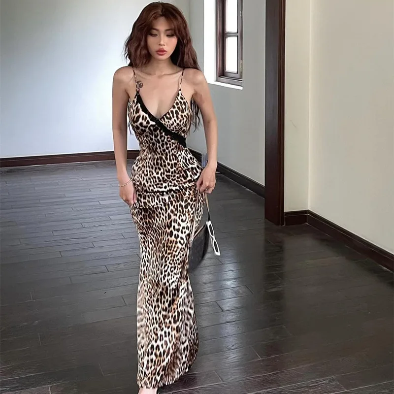 Sexy Retro Leopard Print Dress Casual Y2K Tight Sleeveless V-neck Suspender Skirt High Street Beach Party Vacation Club Dress
Sexy Retro Leopard Print Dress Casual Y2K Tight Sleeveless V-neck Suspender Skirt High Street Beach Party Vacation Club Dress