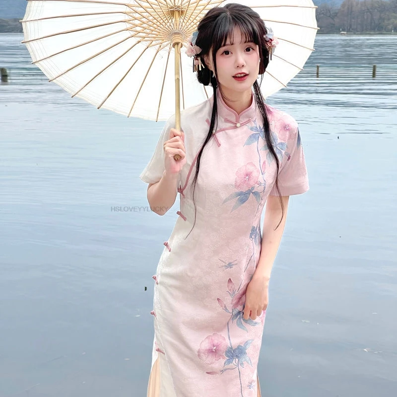 Весна/лето Qipao, новое улучшенное платье Cheongsam для молодых девушек, элегантное розовое платье Cheongsam в китайском стиле с цветочным принтом в стиле ретро
Весна/лето Qipao, новое улучшенное платье Cheongsam для молодых девушек, элегантное розовое платье Cheongsam в китайском стиле с цветочным принтом в стиле ретро