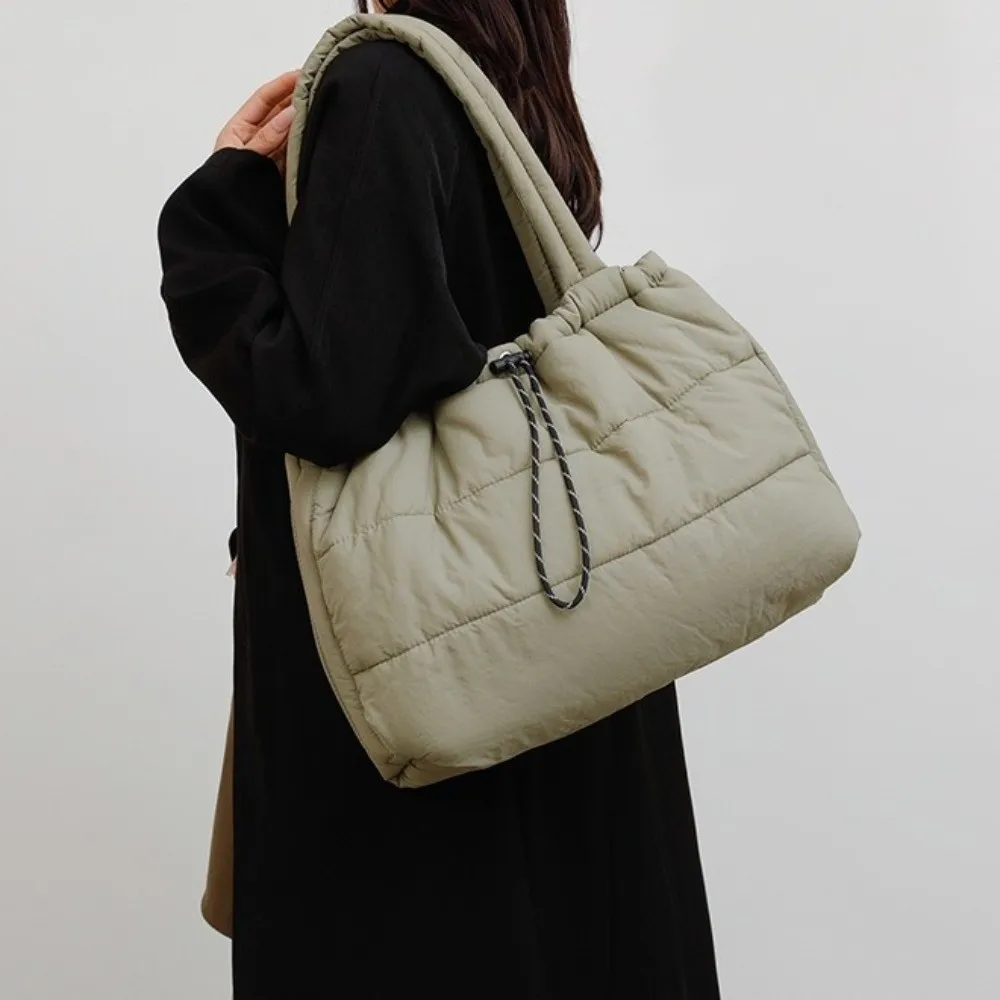 Lightweight Puffy Quilted Tote Bag Versatile Down Drawstring Shoulder Bag Soft Nylon Large Capacity Underarm Bags Urban
Lightweight Puffy Quilted Tote Bag Versatile Down Drawstring Shoulder Bag Soft Nylon Large Capacity Underarm Bags Urban
