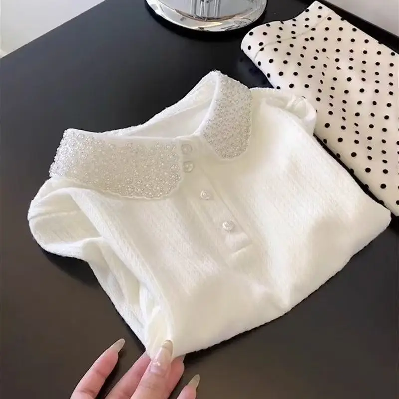 Korean Feminino heavy Beading T-shirts 2025 New All-match Sweet Top for Women Vintage Elegant Lapel Neck White Tee Shirt
Korean Feminino heavy Beading T-shirts 2025 New All-match Sweet Top for Women Vintage Elegant Lapel Neck White Tee Shirt