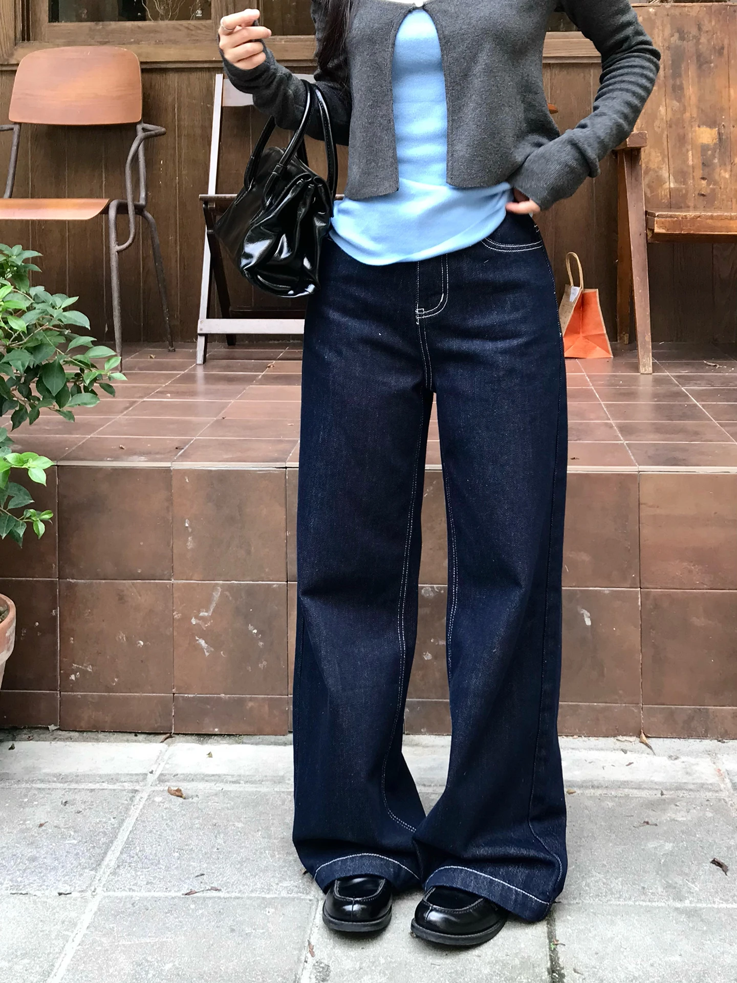 Свободные широкие джинсы прямого кроя, женские осенние универсальные хлопковые брюки с низкой талией на молнии, утягивающие длинные брюки в стиле ретро
Свободные широкие джинсы прямого кроя, женские осенние универсальные хлопковые брюки с низкой талией на молнии, утягивающие длинные брюки в стиле ретро