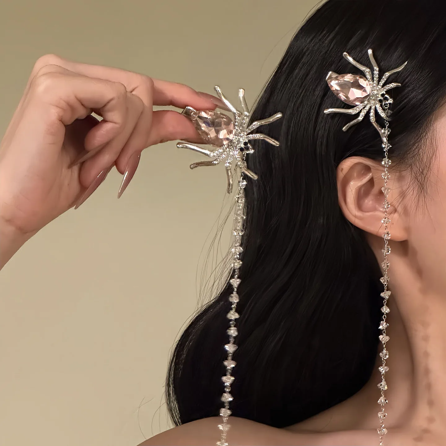 1Pcs Pink Rhinestone Spider Hairpins Side Clips Women Girls Halloween Party Hair Jewelry Long Crystal Tassel Hairgrips Ornaments
1Pcs Pink Rhinestone Spider Hairpins Side Clips Women Girls Halloween Party Hair Jewelry Long Crystal Tassel Hairgrips Ornaments