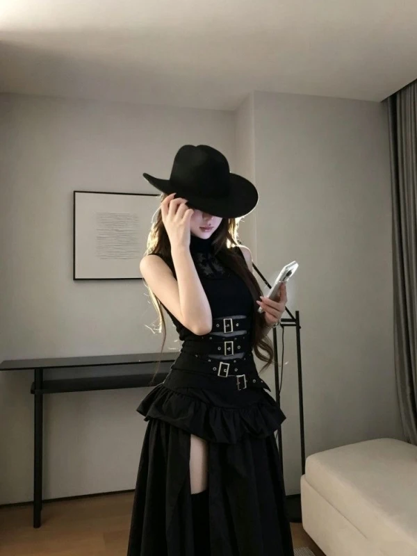 Gothic Style Cross Black Lace Splicing Sleeveless Slim Fit Women's Top And Mid-Length Splitting Two-Piece Set Dark Series
Gothic Style Cross Black Lace Splicing Sleeveless Slim Fit Women's Top And Mid-Length Splitting Two-Piece Set Dark Series