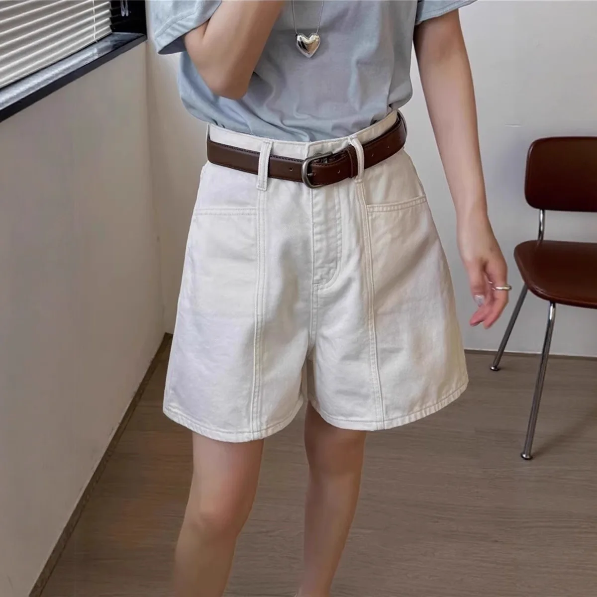 Summer White High Rise A Line Wide Leg Denim Hot Shorts Plus Size Loose Slim Fit Straight Jeans Shorts Daily Casual Fashion
Summer White High Rise A Line Wide Leg Denim Hot Shorts Plus Size Loose Slim Fit Straight Jeans Shorts Daily Casual Fashion