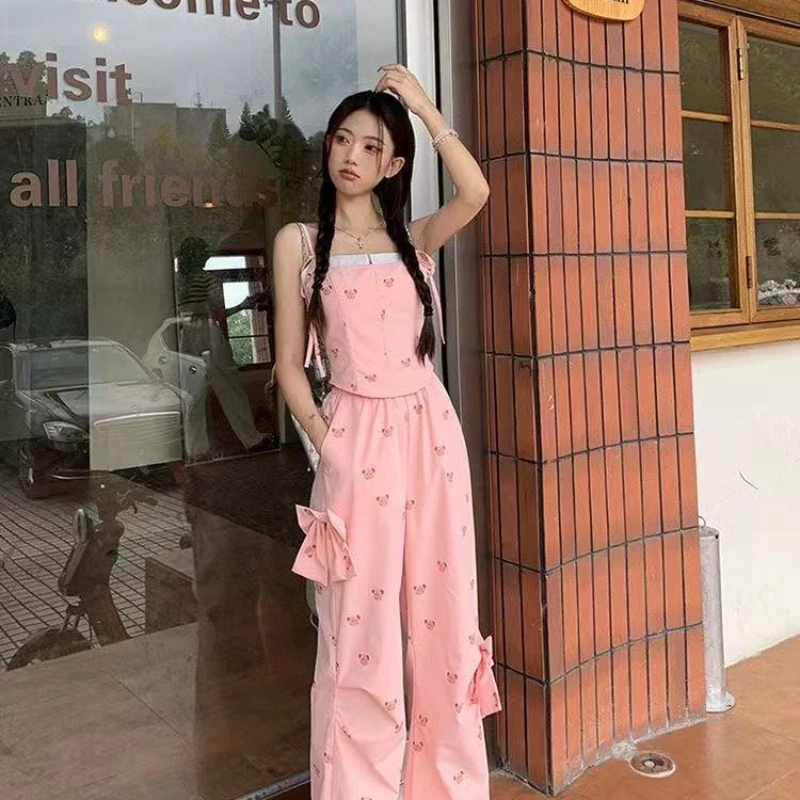 2026 Summer New Sweet and Spicy Style Teddy Bear Tank Top and Bow Casual Work Pants Two-piece Set
2026 Summer New Sweet and Spicy Style Teddy Bear Tank Top and Bow Casual Work Pants Two-piece Set