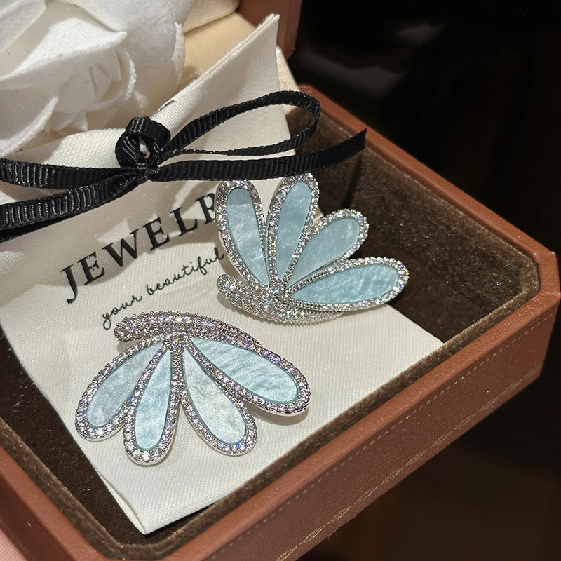 Blue butterfly new luxury simple earrings romance women summer date sweet ear accessory
Blue butterfly new luxury simple earrings romance women summer date sweet ear accessory
