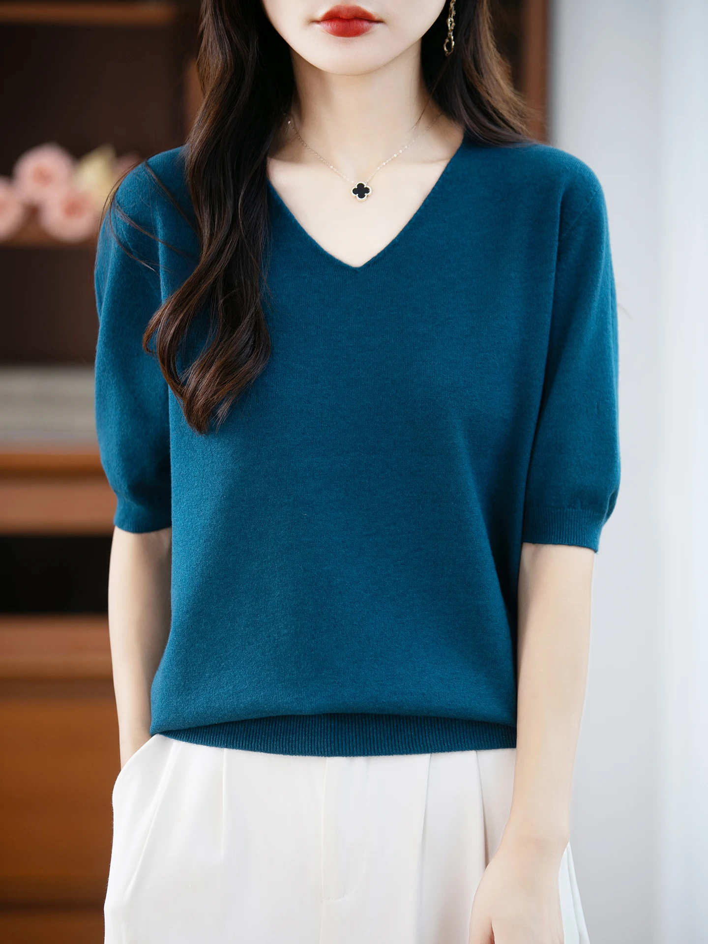 Commuter Style V-Neck Five-Quarter Sleeve Knitwear Women's Summer New Loose Fit Thin Base Shirt Top Pure Color Soft Fabric
Commuter Style V-Neck Five-Quarter Sleeve Knitwear Women's Summer New Loose Fit Thin Base Shirt Top Pure Color Soft Fabric