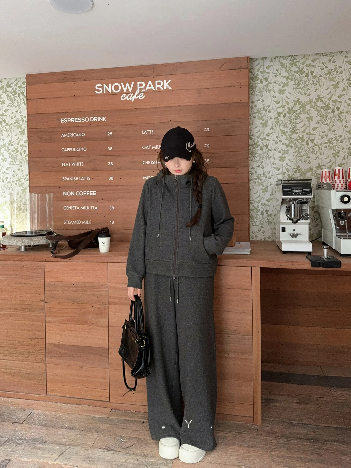 Повседневный комплект из свитшота и брюк большого размера для женщин: зимний модный костюм-двойка с кардиганом и длинными брюками, спортивный стиль
Повседневный комплект из свитшота и брюк большого размера для женщин: зимний модный костюм-двойка с кардиганом и длинными брюками, спортивный стиль