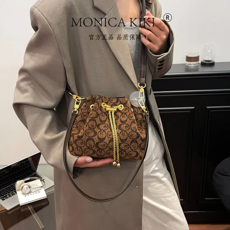 Trendy Design Simple Unique Leisure Diaper Bags For Ladies Luxury Brand Elegant Crossbody Leather Shoulder Bag
Trendy Design Simple Unique Leisure Diaper Bags For Ladies Luxury Brand Elegant Crossbody Leather Shoulder Bag