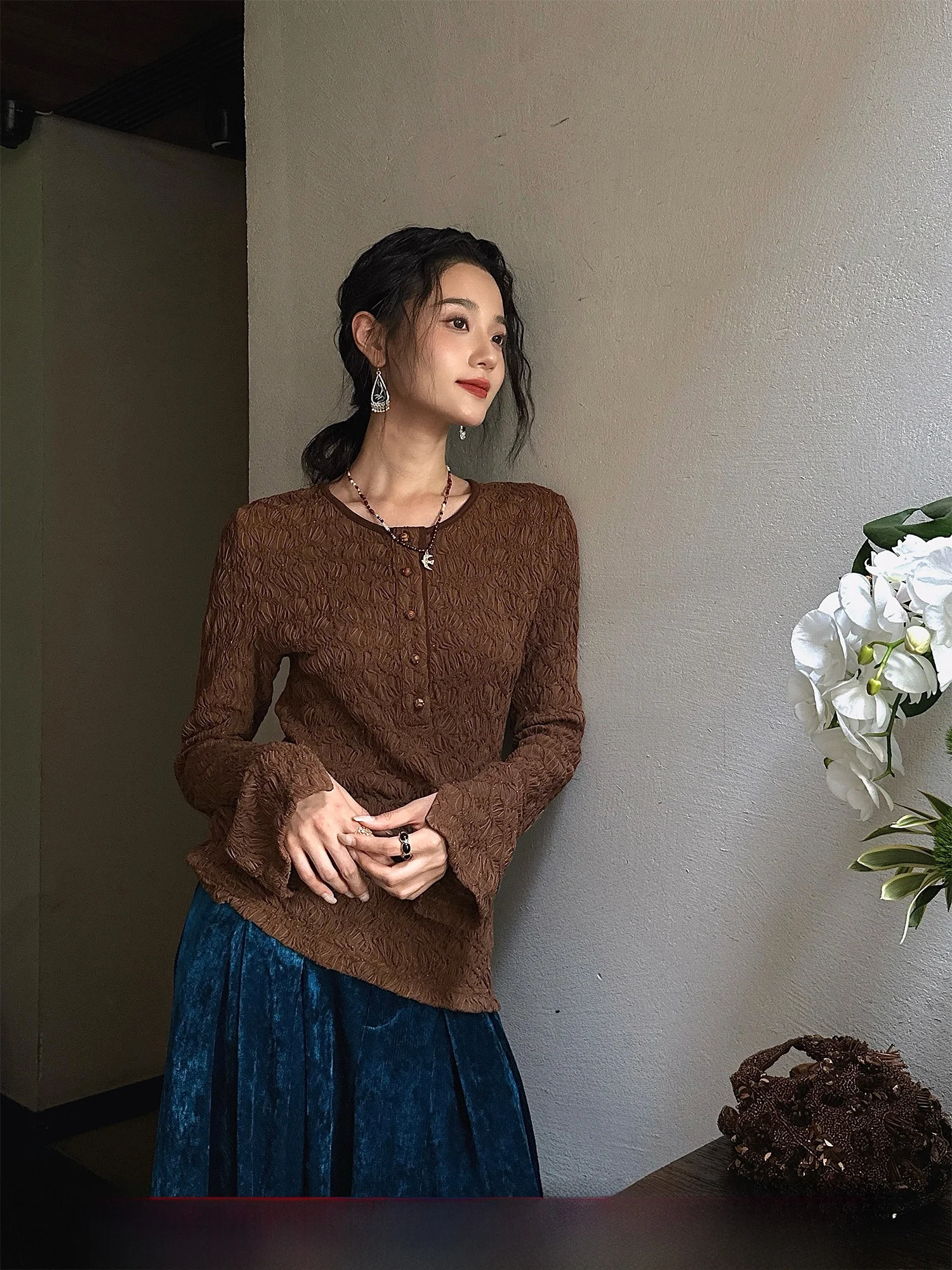 Новая китайская вязаная блузка Sanji Bla Flower для ранней осени, плиссированная, с длинным рукавом, повседневная, приталенная, средней мягкости
Новая китайская вязаная блузка Sanji Bla Flower для ранней осени, плиссированная, с длинным рукавом, повседневная, приталенная, средней мягкости