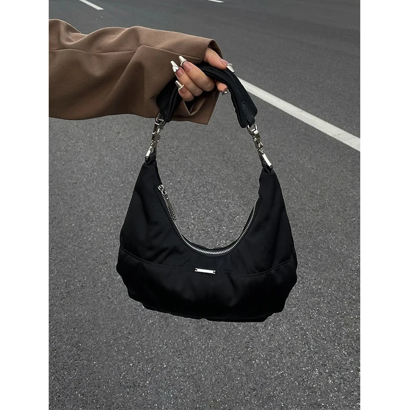 Retro Bla Cloud Handbag Women's oulder Bag Moon Crescent ape Faionable Nylon Material Single Strap Zipper Closure Cas...
Retro Bla Cloud Handbag Women's oulder Bag Moon Crescent ape Faionable Nylon Material Single Strap Zipper Closure Cas...