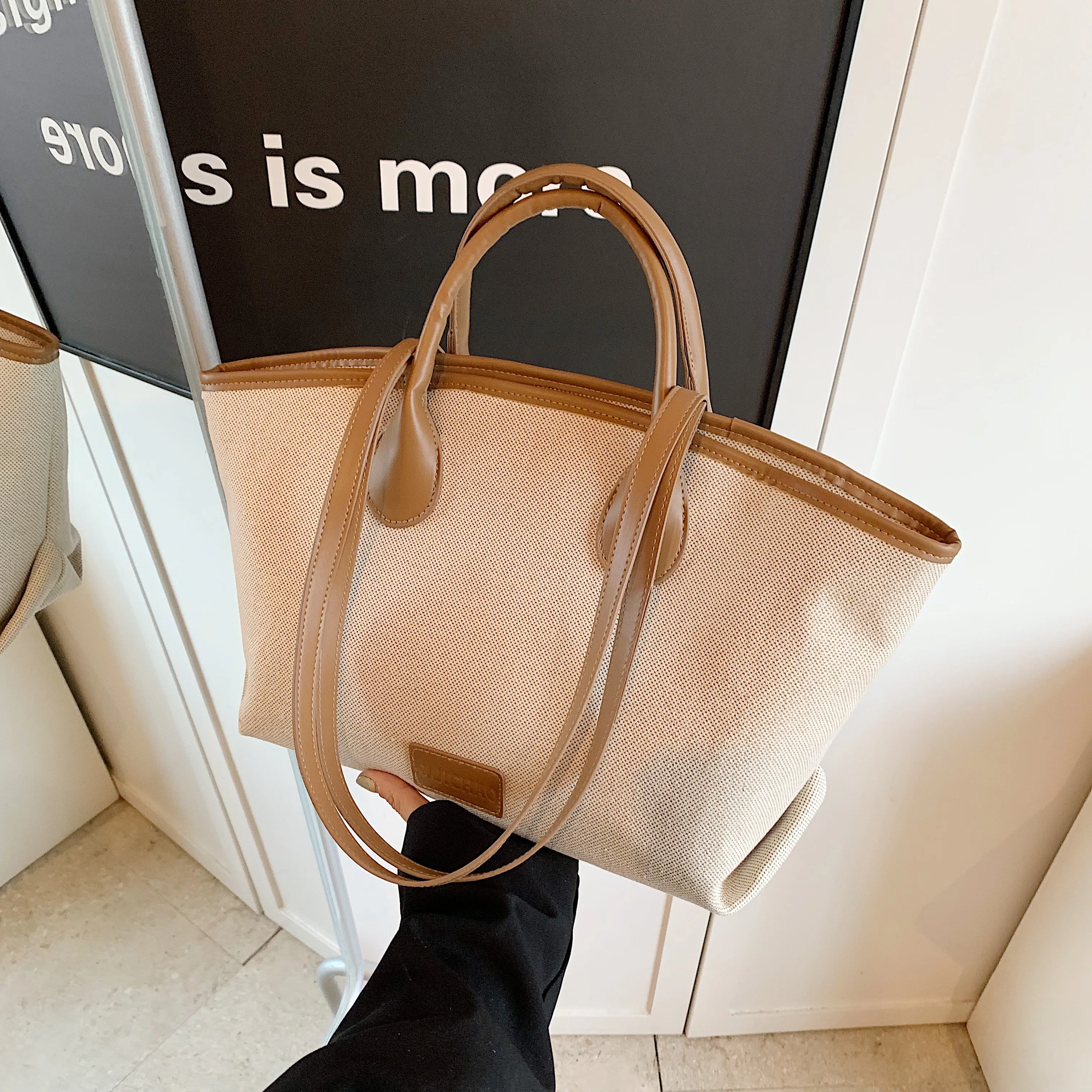 High-volume, stylish, casual, Thoth bag, light to travel, portable, monochrome shoulder bag
High-volume, stylish, casual, Thoth bag, light to travel, portable, monochrome shoulder bag