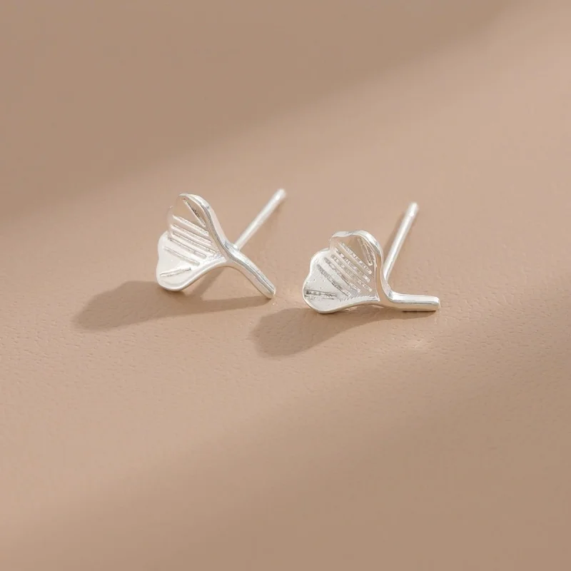 Uini Tail hot selling new 925 sterling silver fashionable and chic ginkgo leaf earrings, sweet and personalized trendy earrings
Uini Tail hot selling new 925 sterling silver fashionable and chic ginkgo leaf earrings, sweet and personalized trendy earrings