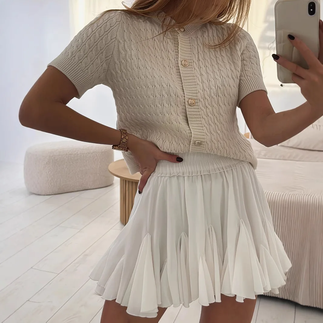 Женская куртка с короткими рукавами на пуговицах, новинка 2025, плиссированная юбка, модный вязаный свитер, комплект с круглым воротником 
Женская куртка с короткими рукавами на пуговицах, новинка 2025, плиссированная юбка, модный вязаный свитер, комплект с круглым воротником