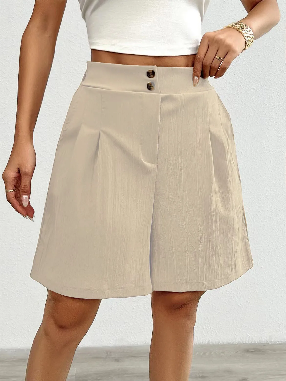 Summer New Europe and the United States pure color women's high-waisted button shorts
Summer New Europe and the United States pure color women's high-waisted button shorts
