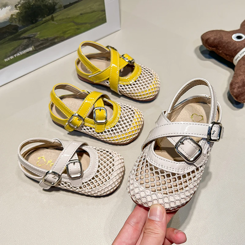 Summer Children's Mesh Hollow Breathable Cross Strap Sandals 2026 New Girls Fashion Non-slip Soft Bottom Outdoor Beach Sandals
Summer Children's Mesh Hollow Breathable Cross Strap Sandals 2026 New Girls Fashion Non-slip Soft Bottom Outdoor Beach Sandals