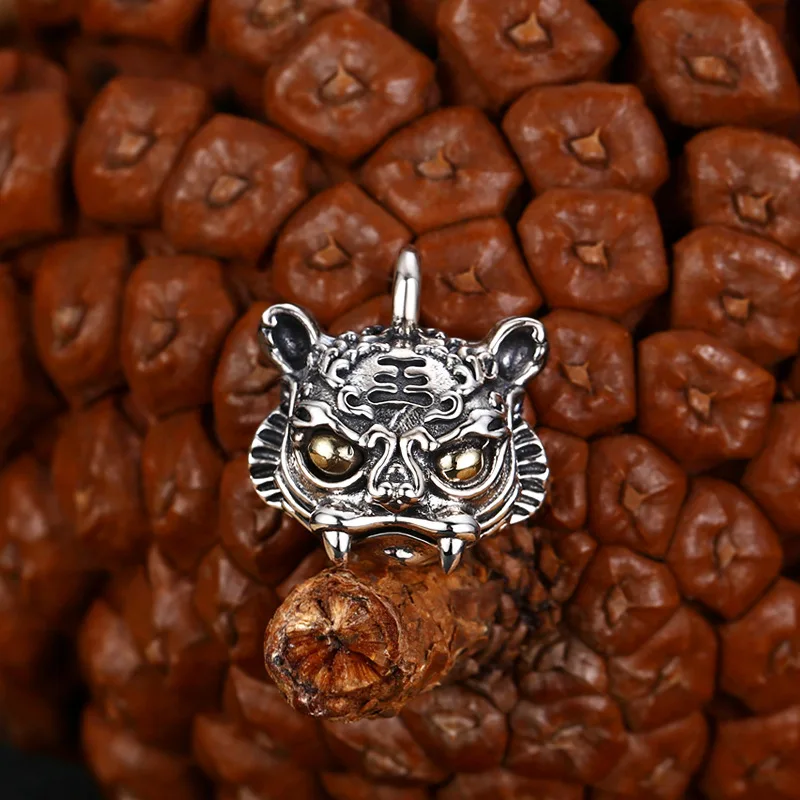 Wholesale s925 pure silver necklace pendant, men's and women's tiger head pendant, Thai silver retro vintage vintage vintage per
Wholesale s925 pure silver necklace pendant, men's and women's tiger head pendant, Thai silver retro vintage vintage vintage per