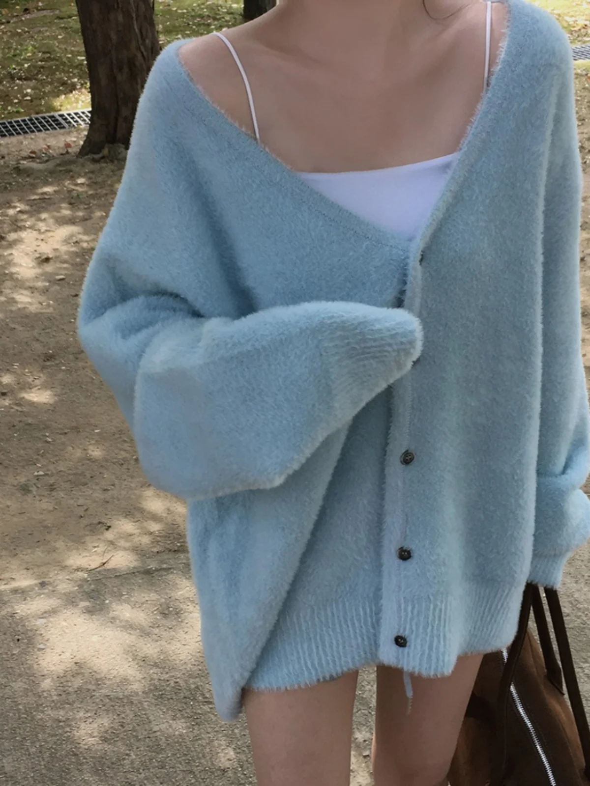 Ladies Faionable Long Knitted Soft Milk Fur Mink Sweater Coat Korean Sle V-Ne Button-Up Warmth Spring Autumn Winter
Ladies Faionable Long Knitted Soft Milk Fur Mink Sweater Coat Korean Sle V-Ne Button-Up Warmth Spring Autumn Winter