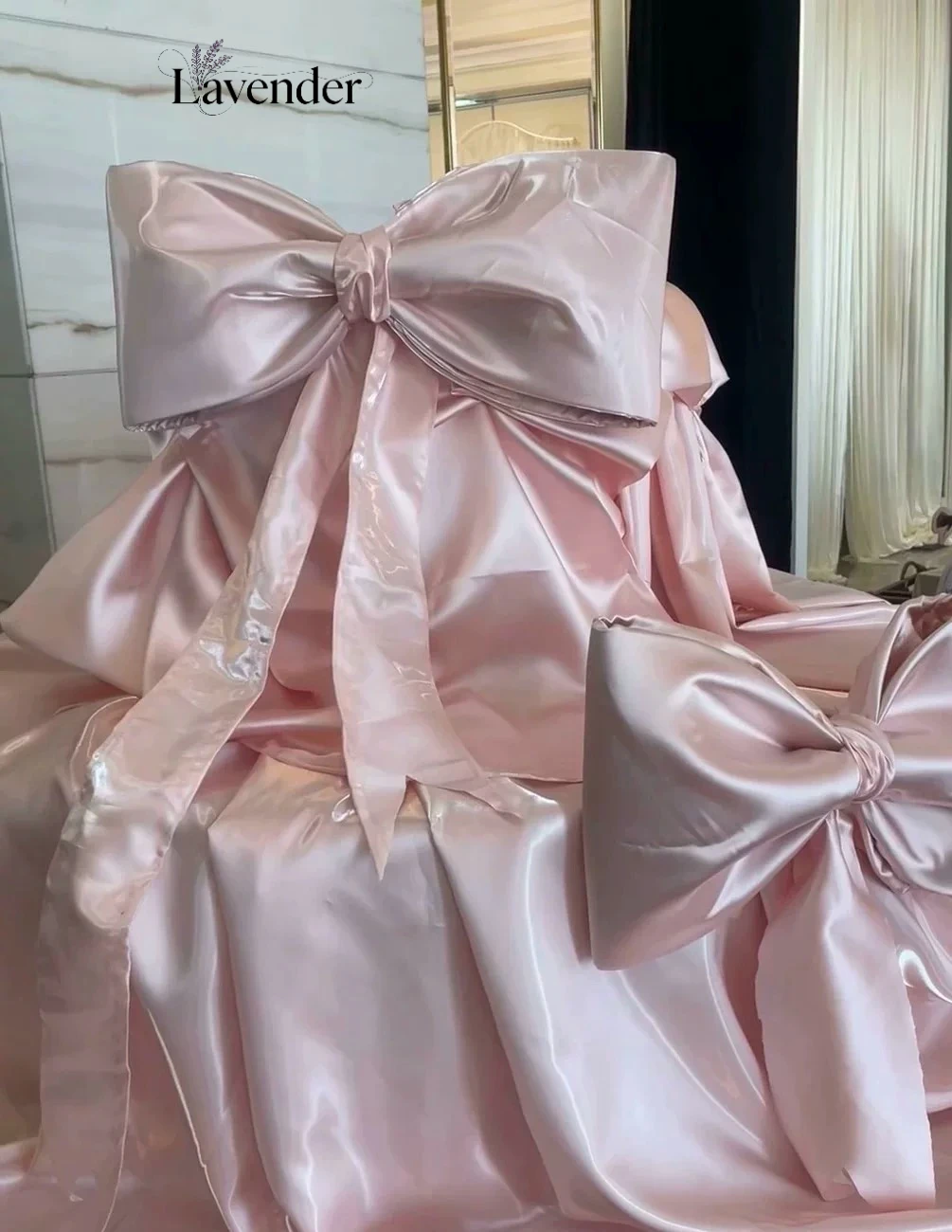Pink Thin Liquid Crystal Satin Fabric Shiny Reflective Structured for Sewing Dresses Evening Gowns DIY Decorative Fabric
Pink Thin Liquid Crystal Satin Fabric Shiny Reflective Structured for Sewing Dresses Evening Gowns DIY Decorative Fabric