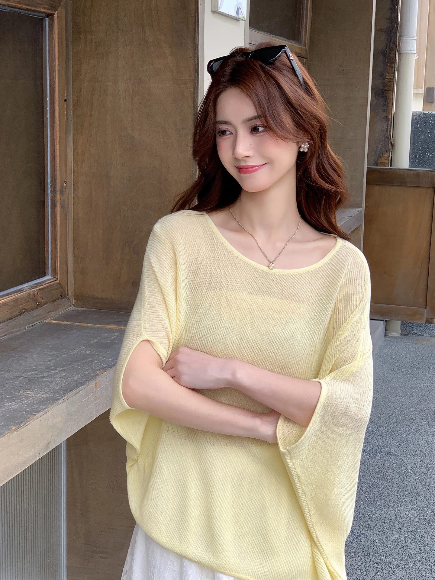 Loose Women's Summer Knitted Shirt Sun Protection Soft Fabric round Neck Short Sleeve Batwing Sleeve Transparent Cover up Top
Loose Women's Summer Knitted Shirt Sun Protection Soft Fabric round Neck Short Sleeve Batwing Sleeve Transparent Cover up Top