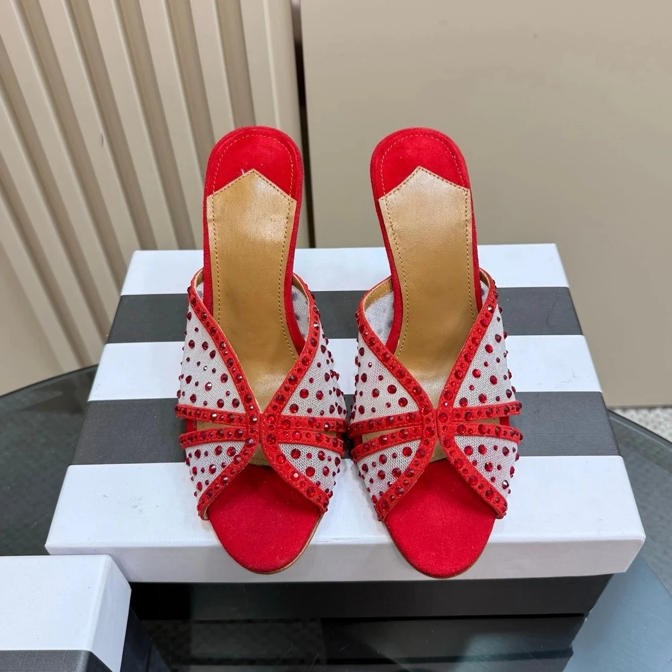 2025 New Arrival Sexy Mesh Peep-Toe Super High Heel Woman Slippers Stiletto Ladies Wedding Pumps Blingbling Diamond Slides
2025 New Arrival Sexy Mesh Peep-Toe Super High Heel Woman Slippers Stiletto Ladies Wedding Pumps Blingbling Diamond Slides