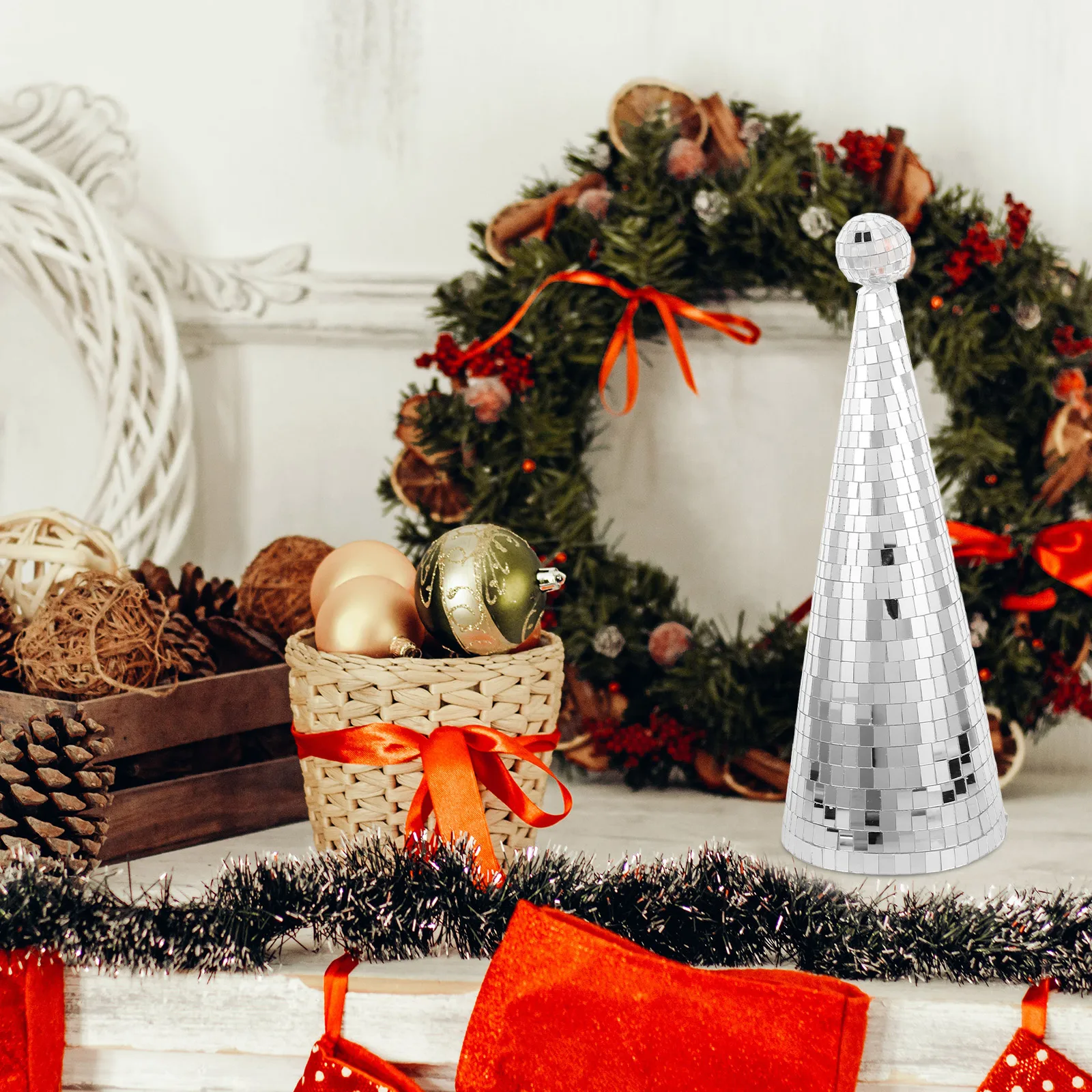 Tabletop Mirror Xmas Tree Decor Christmas Party Centerpiece Festive Room Decoration Sleek Glass Disco Tree for Holiday
Tabletop Mirror Xmas Tree Decor Christmas Party Centerpiece Festive Room Decoration Sleek Glass Disco Tree for Holiday