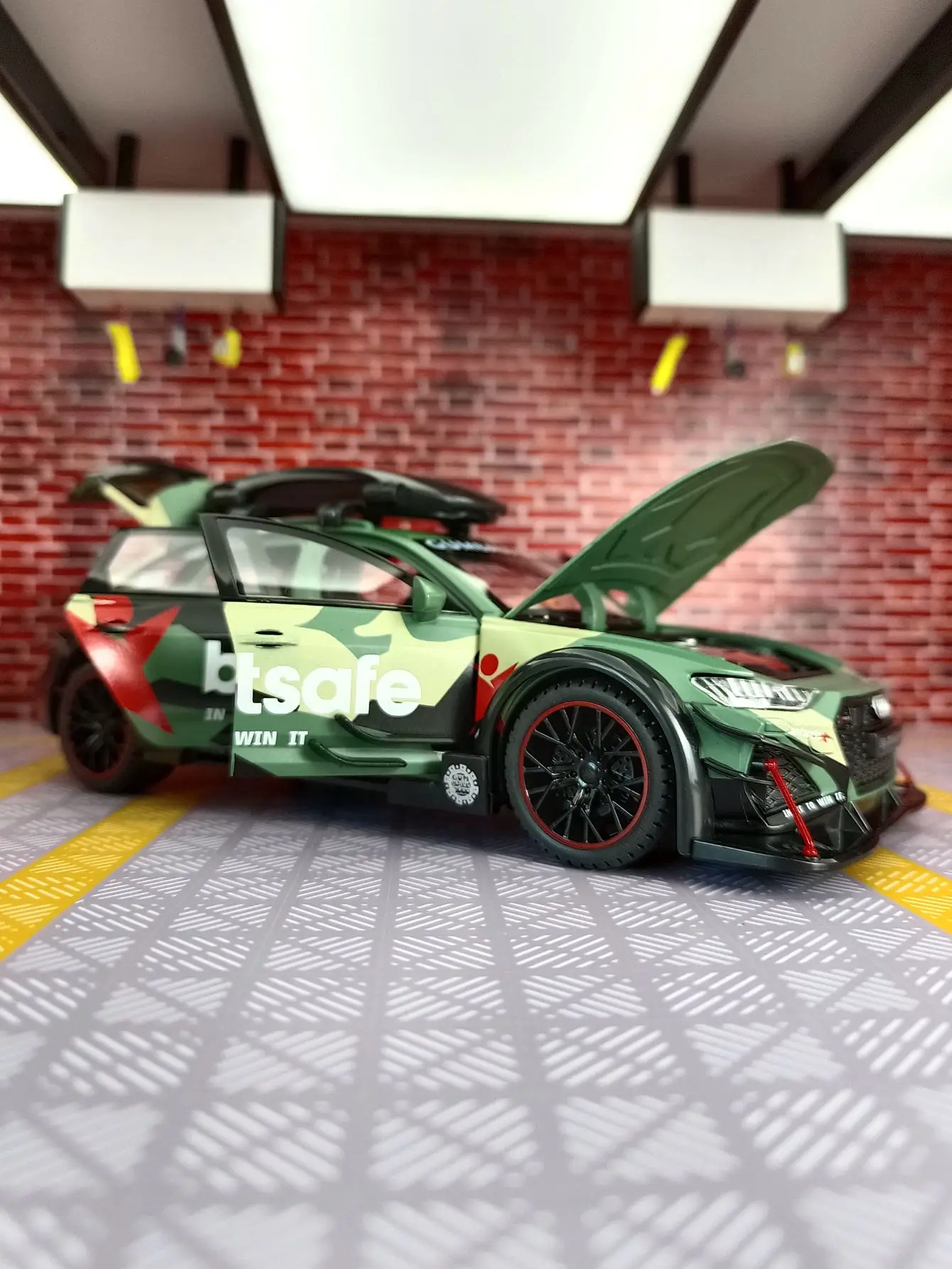 1:24 RS6 модель автомобиля из сплава, акустооптическая игрушечная машина, дверной капот, багажник, можно открыть, как подарок на день рождения друзьям
1:24 RS6 модель автомобиля из сплава, акустооптическая игрушечная машина, дверной капот, багажник, можно открыть, как подарок на день рождения друзьям