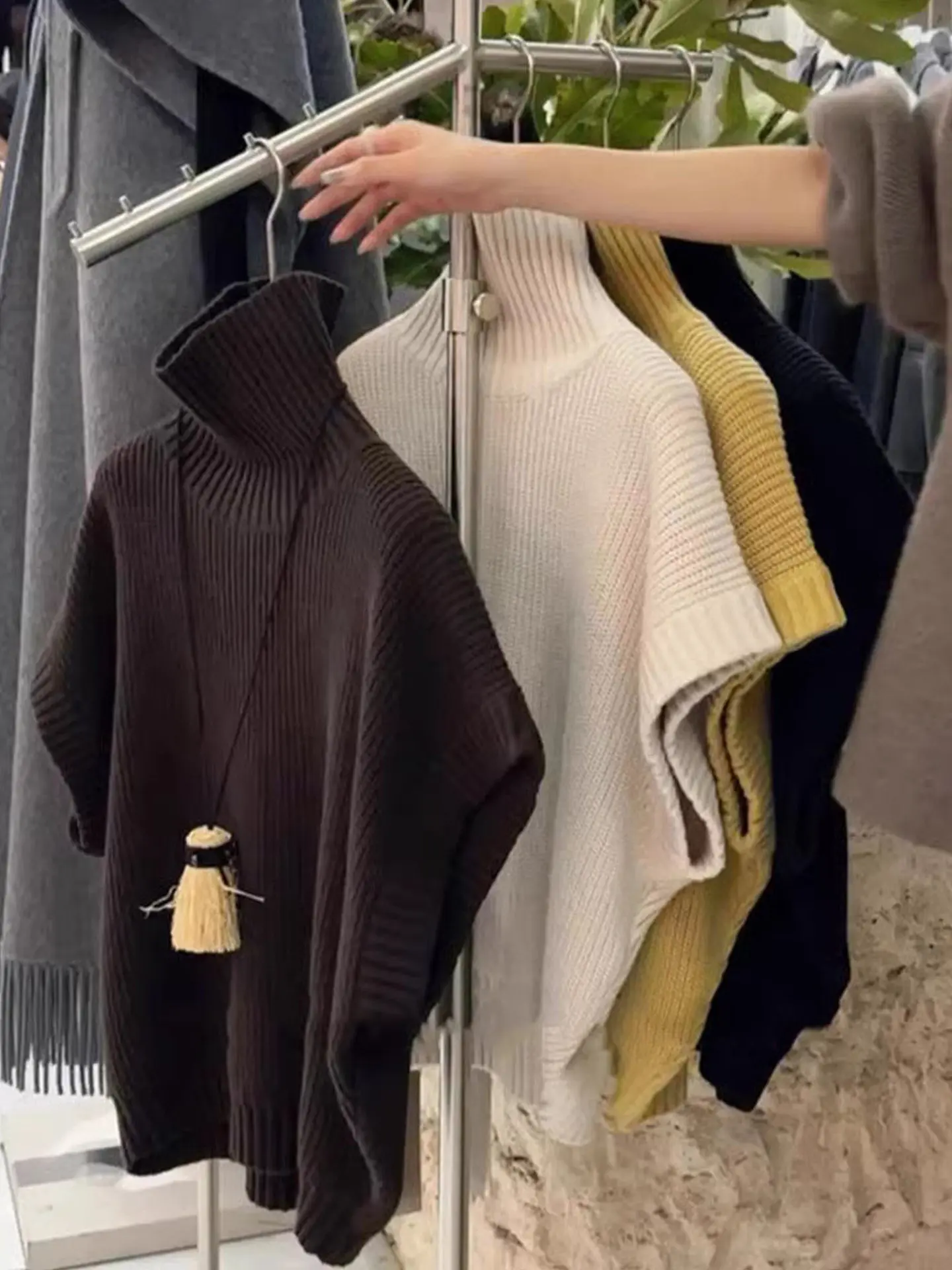 Autumn and winter fashion commuter vest solid color cashmere sweater simple Joker sweater chic turtleneck pullover woman
Autumn and winter fashion commuter vest solid color cashmere sweater simple Joker sweater chic turtleneck pullover woman