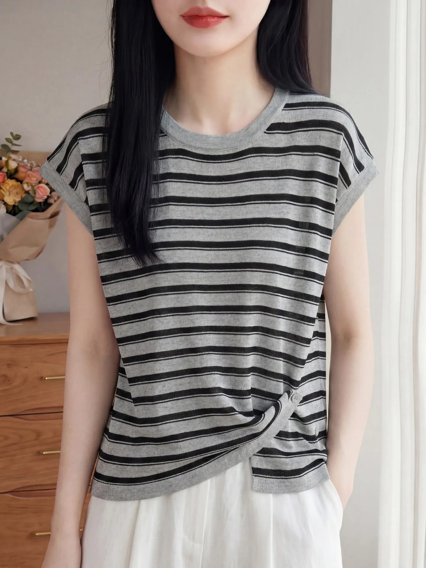 Fashionable Striped Women's T-shirt Short Sleeve round Neck Knitted Top Slimming Waistband Summer Versatile Loose Fit Casual ...
Fashionable Striped Women's T-shirt Short Sleeve round Neck Knitted Top Slimming Waistband Summer Versatile Loose Fit Casual ...