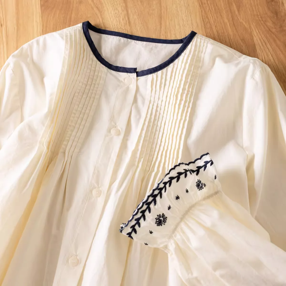 2025 Mori girl Japan style embroidery beige shirts and blouses for women spring autumn ethnic shirts chic cotton tops
2025 Mori girl Japan style embroidery beige shirts and blouses for women spring autumn ethnic shirts chic cotton tops