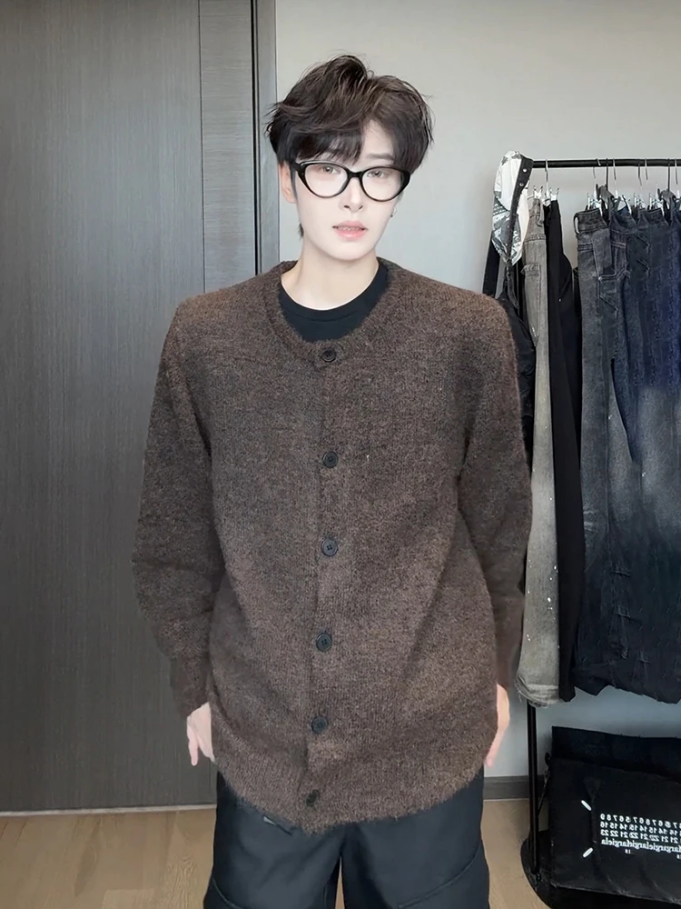 Мужской вязаный кардиган Deep Brown для осени и зимы, повседневный, в стиле кэжуал, с эффектом высококачественного материала, на молнии, свободного кроя
Мужской вязаный кардиган Deep Brown для осени и зимы, повседневный, в стиле кэжуал, с эффектом высококачественного материала, на молнии, свободного кроя