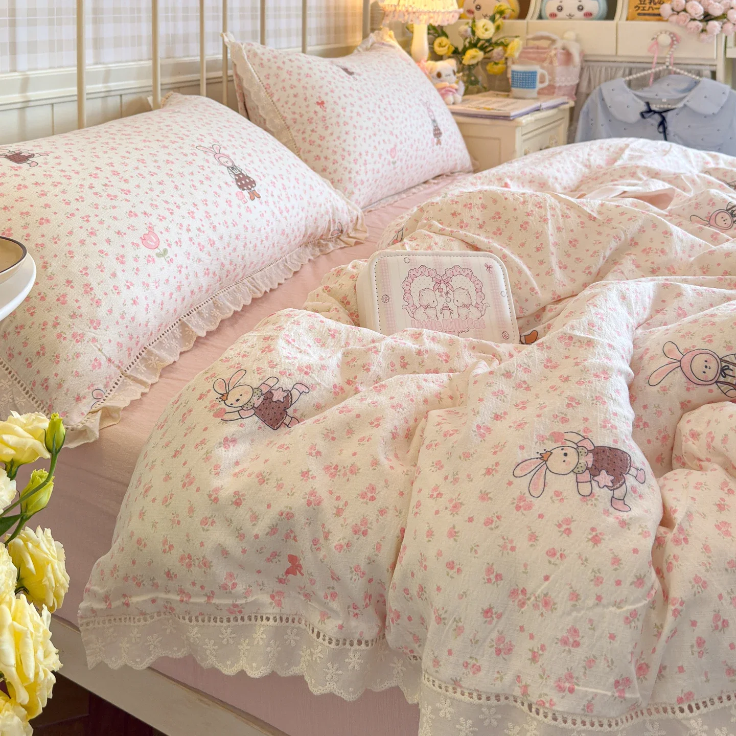 Floral bed sheet covers, simple princess down duvet covers, bedding covers, room decoration bed covers
Floral bed sheet covers, simple princess down duvet covers, bedding covers, room decoration bed covers