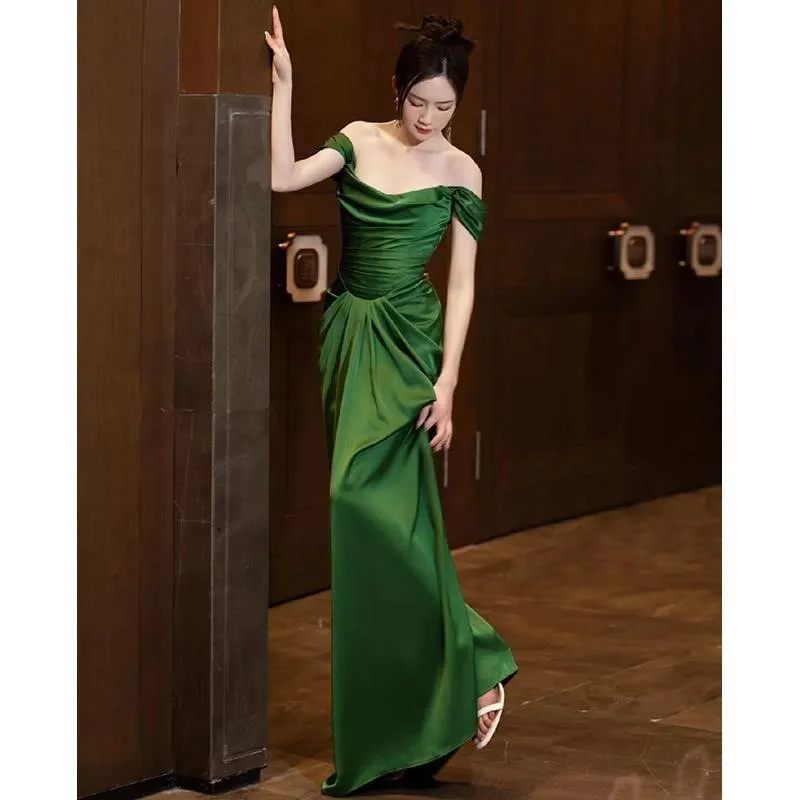 Morning dress photo one-shoulder green banquet elegant and stylish
Morning dress photo one-shoulder green banquet elegant and stylish