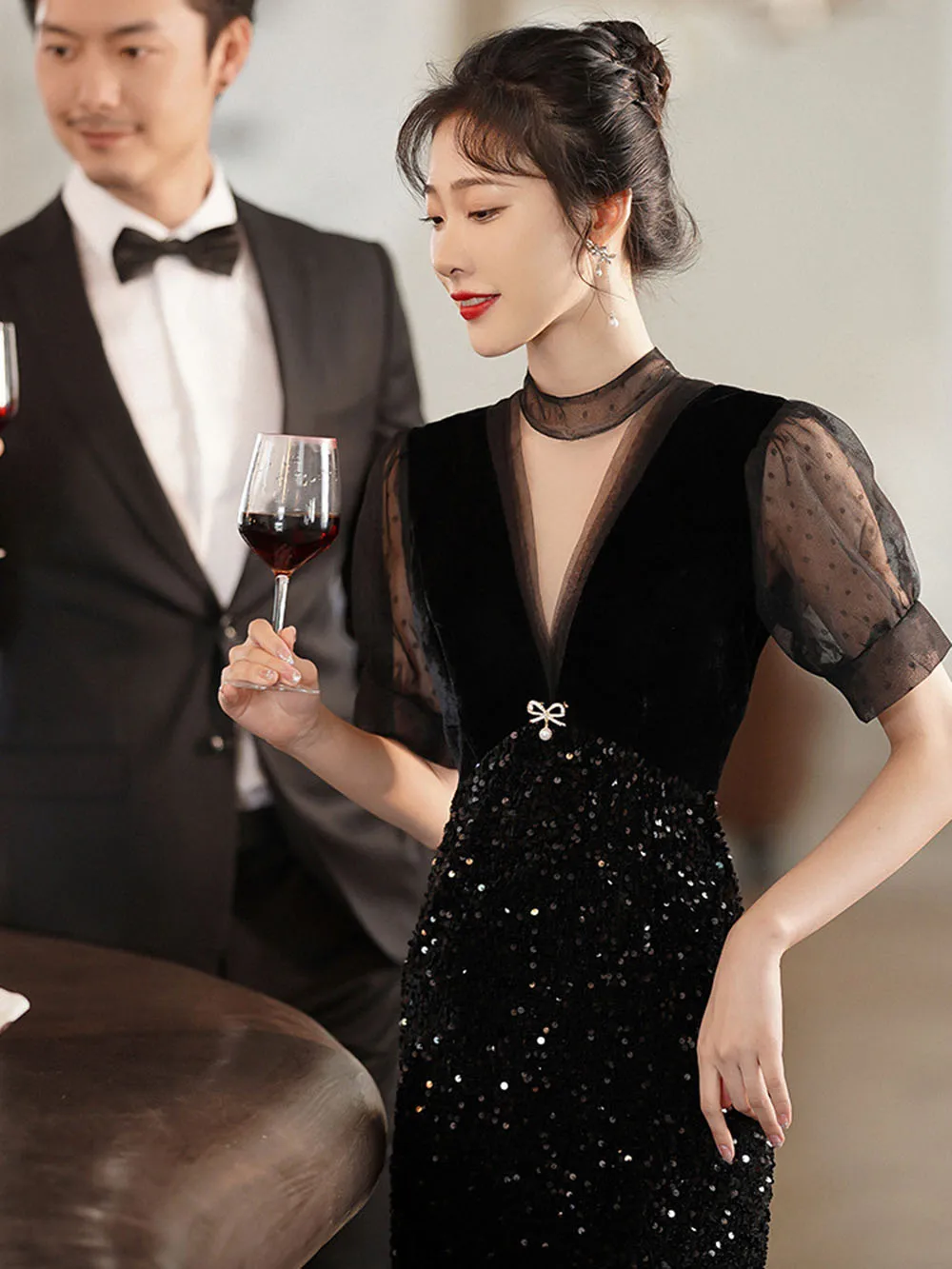 Sexy V-neck Light Luxury Evening Dress Women's Autumn Winter Halter Half Sleeve Sequins Slim Cocktail Vestido Elegant Host Gown
Sexy V-neck Light Luxury Evening Dress Women's Autumn Winter Halter Half Sleeve Sequins Slim Cocktail Vestido Elegant Host Gown
