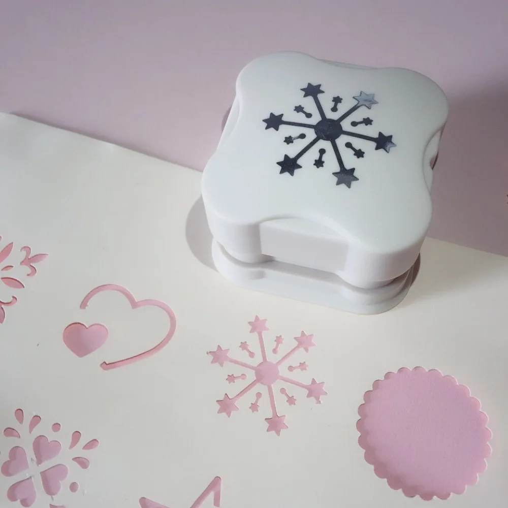 Магнитный дырокол для бумаги, ручной пресс для тиснения, устройство для декоративных работ, экономичный резак для бумаги, для скрапбукинга
Магнитный дырокол для бумаги, ручной пресс для тиснения, устройство для декоративных работ, экономичный резак для бумаги, для скрапбукинга