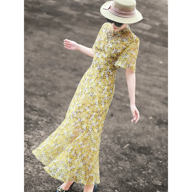 MEXCOCO 2026 Summer New Arrival Women French Elegant Beaded Floral Print Ruffle Hem Midi Dress Tea Party Casual Outfit
MEXCOCO 2026 Summer New Arrival Women French Elegant Beaded Floral Print Ruffle Hem Midi Dress Tea Party Casual Outfit