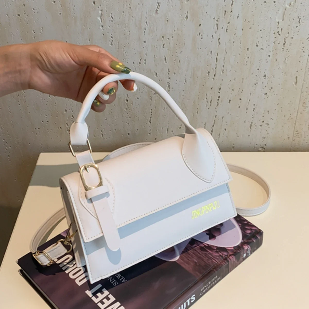 Minimalist Quilted Glossy Crossbody Bag Women's Minimalist Solid Color Wrinkled PU Magnetic Flap Handbag Daily Shoulder Bag
Minimalist Quilted Glossy Crossbody Bag Women's Minimalist Solid Color Wrinkled PU Magnetic Flap Handbag Daily Shoulder Bag