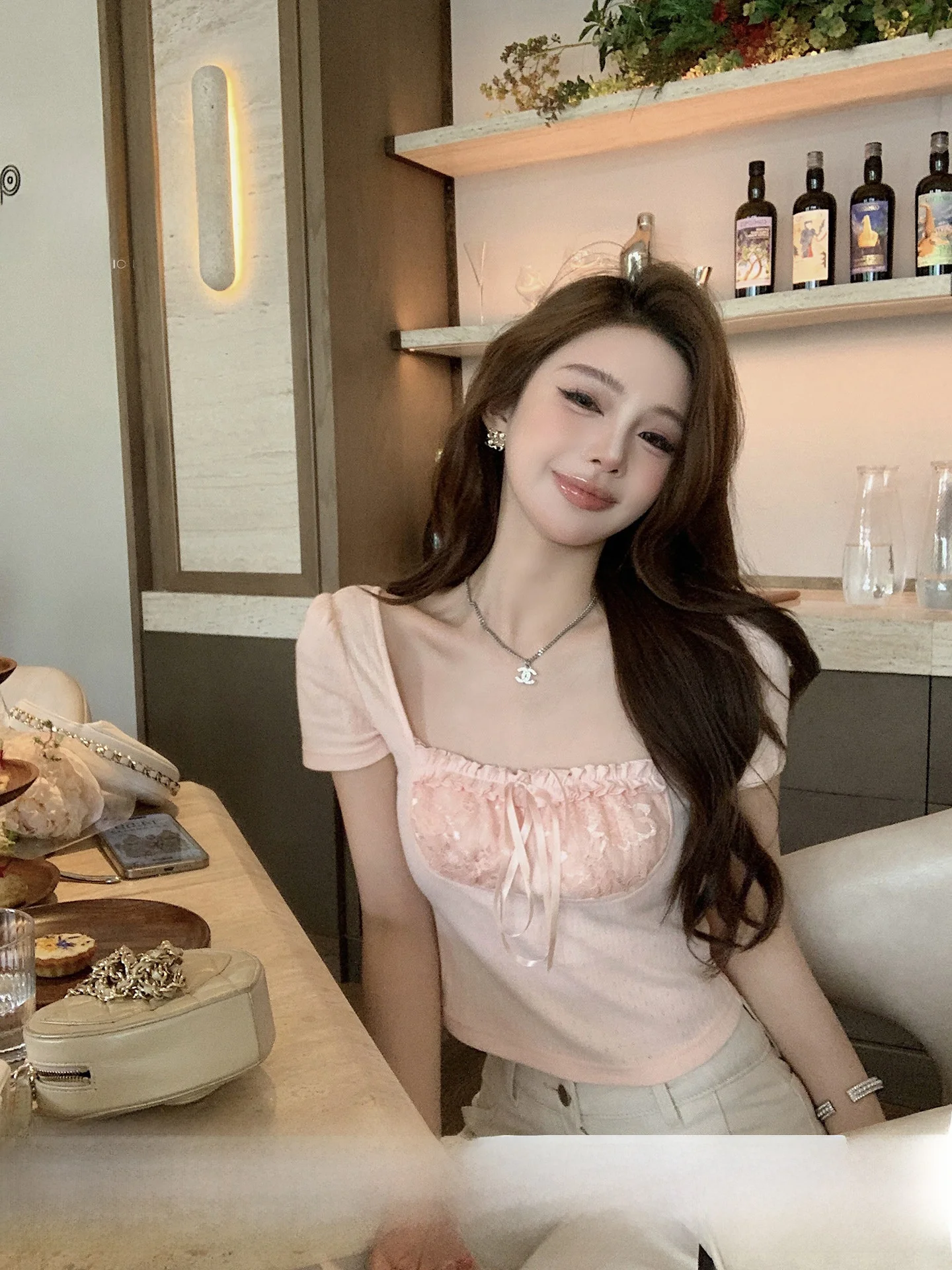 Новая летняя женская футболка Ele с кружевным бантом, квадратным вырезом, приталенного кроя, в стиле «сладкий и пикантный» от Qiu Rouyao
Новая летняя женская футболка Ele с кружевным бантом, квадратным вырезом, приталенного кроя, в стиле «сладкий и пикантный» от Qiu Rouyao