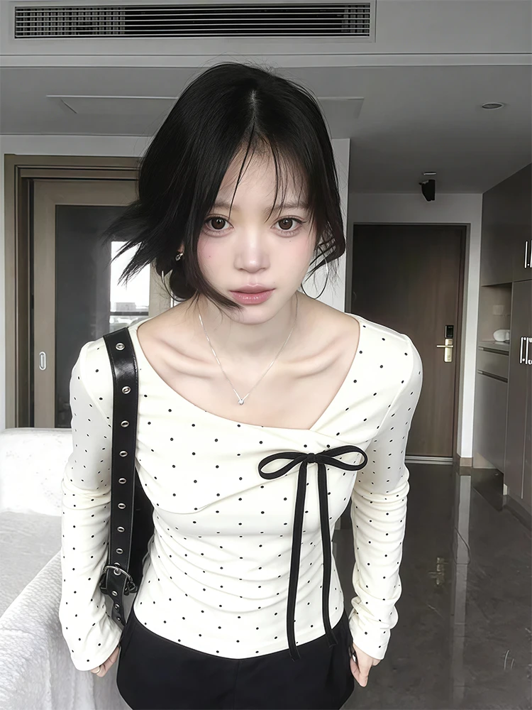 French Style Long Sleeve Polka Dot T-Shirt Women's Slim Fit Inner Wear Base Top Spring Design Unique Korean Skirt Outfit
French Style Long Sleeve Polka Dot T-Shirt Women's Slim Fit Inner Wear Base Top Spring Design Unique Korean Skirt Outfit
