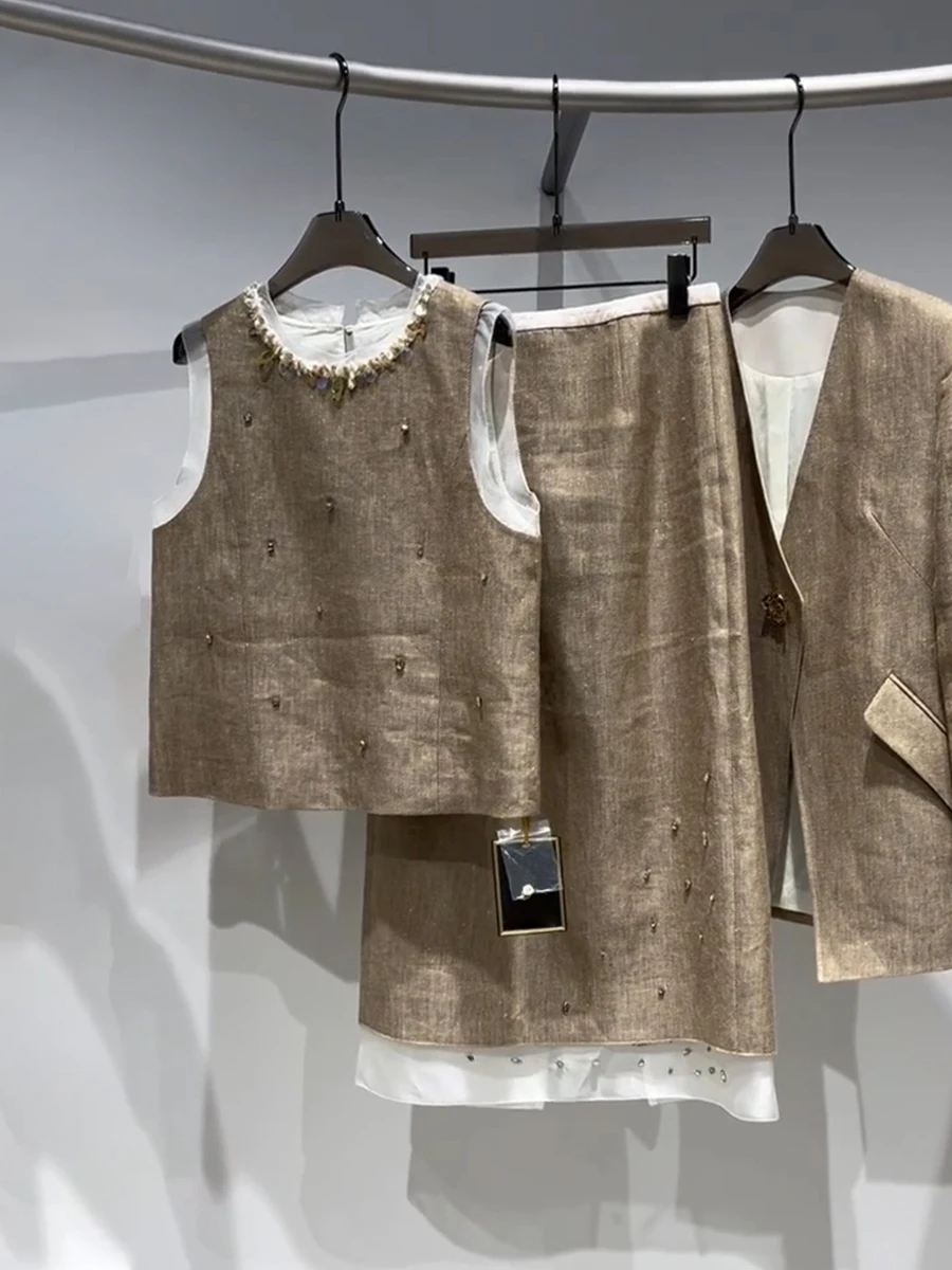 Spring Summer 2025 Women's High-End Sequin Patchwork Color Block Sleeveless Vest Skirt Two-Piece Set Fashionable Commute Vintage
Spring Summer 2025 Women's High-End Sequin Patchwork Color Block Sleeveless Vest Skirt Two-Piece Set Fashionable Commute Vintage