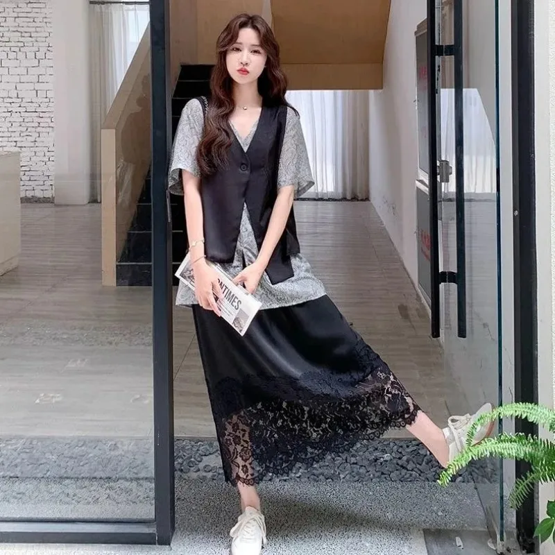 Elegant French Women Summer Vest Printed Short Sleeve Top Lace Spliced Skirt Three Piece Outfit S-4XL
Elegant French Women Summer Vest Printed Short Sleeve Top Lace Spliced Skirt Three Piece Outfit S-4XL