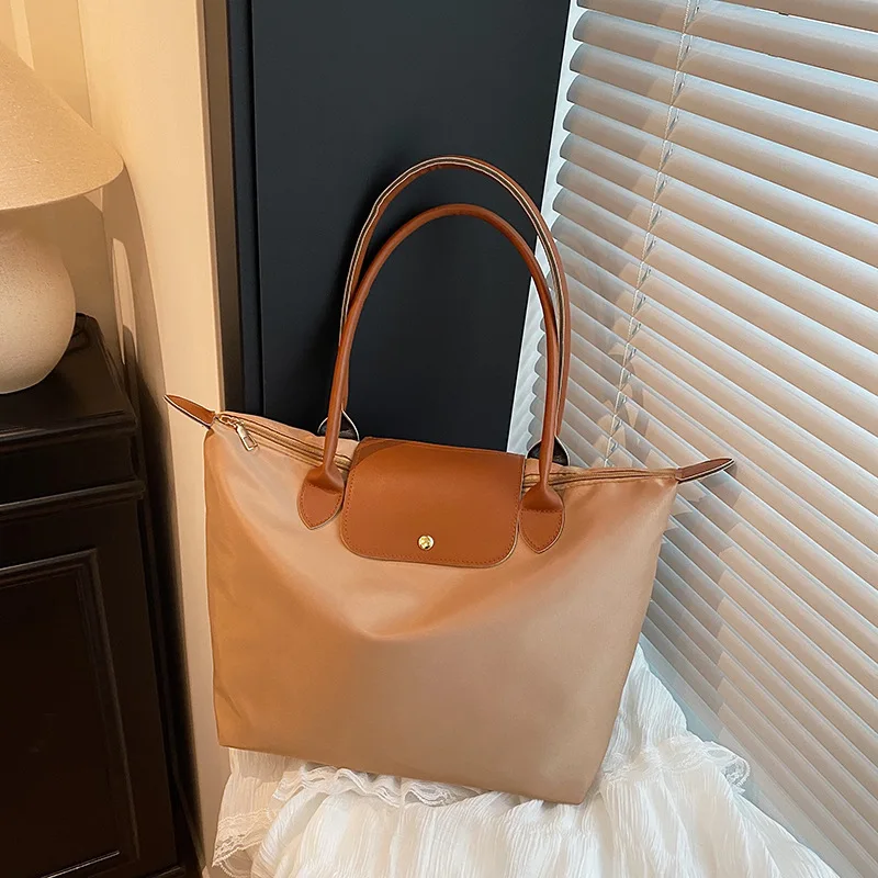 Popular casual soft surface large capacity versatile tote bag for women's niche commuting travel armpit mommy bag
Popular casual soft surface large capacity versatile tote bag for women's niche commuting travel armpit mommy bag