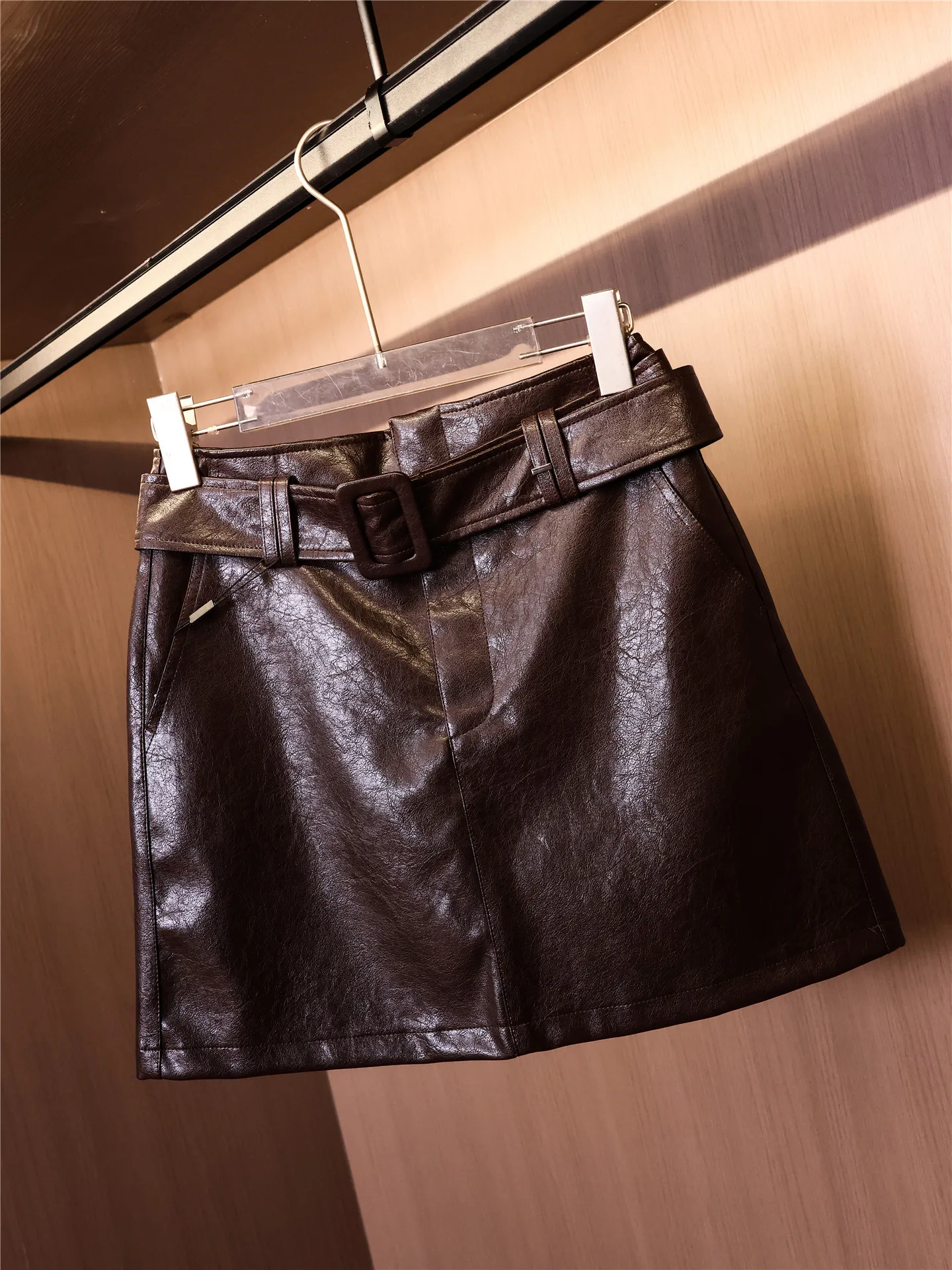 Modern High Waist Pure Color PU Leather Skirt A-Line Half-length Women's Dress Belted Autumn New Style V677 Ladies Skirts
Modern High Waist Pure Color PU Leather Skirt A-Line Half-length Women's Dress Belted Autumn New Style V677 Ladies Skirts