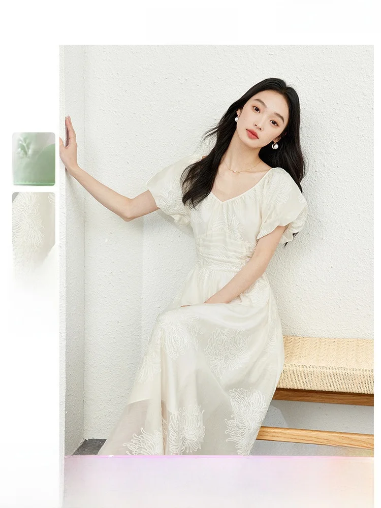 Elegant V-Neck Short Sleeve Embroidered A-Line Dress Women's Summer New Style Waist-Cinching Gown Gentle Soft Style Dress
Elegant V-Neck Short Sleeve Embroidered A-Line Dress Women's Summer New Style Waist-Cinching Gown Gentle Soft Style Dress
