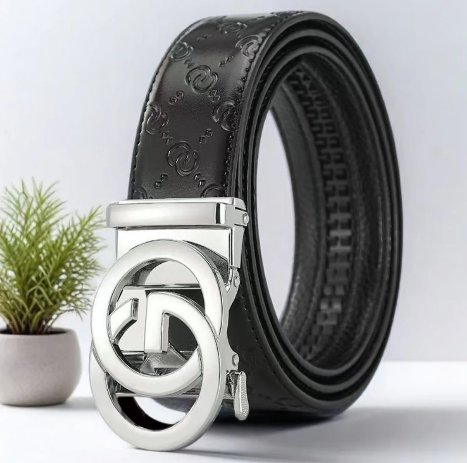 Men's genuine leather belt for pants, versatile and trendy business-style genuine leather high-end young person's casual belt
Men's genuine leather belt for pants, versatile and trendy business-style genuine leather high-end young person's casual belt