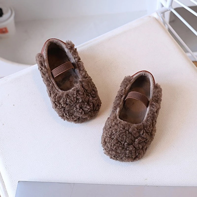 Girls Shoes 2025 Winter Kids Fur Shoes Girl Fashion Design Children Slip-on Flats Warm Khaki Brown Beige Cotton-Padded Shoes
Girls Shoes 2025 Winter Kids Fur Shoes Girl Fashion Design Children Slip-on Flats Warm Khaki Brown Beige Cotton-Padded Shoes