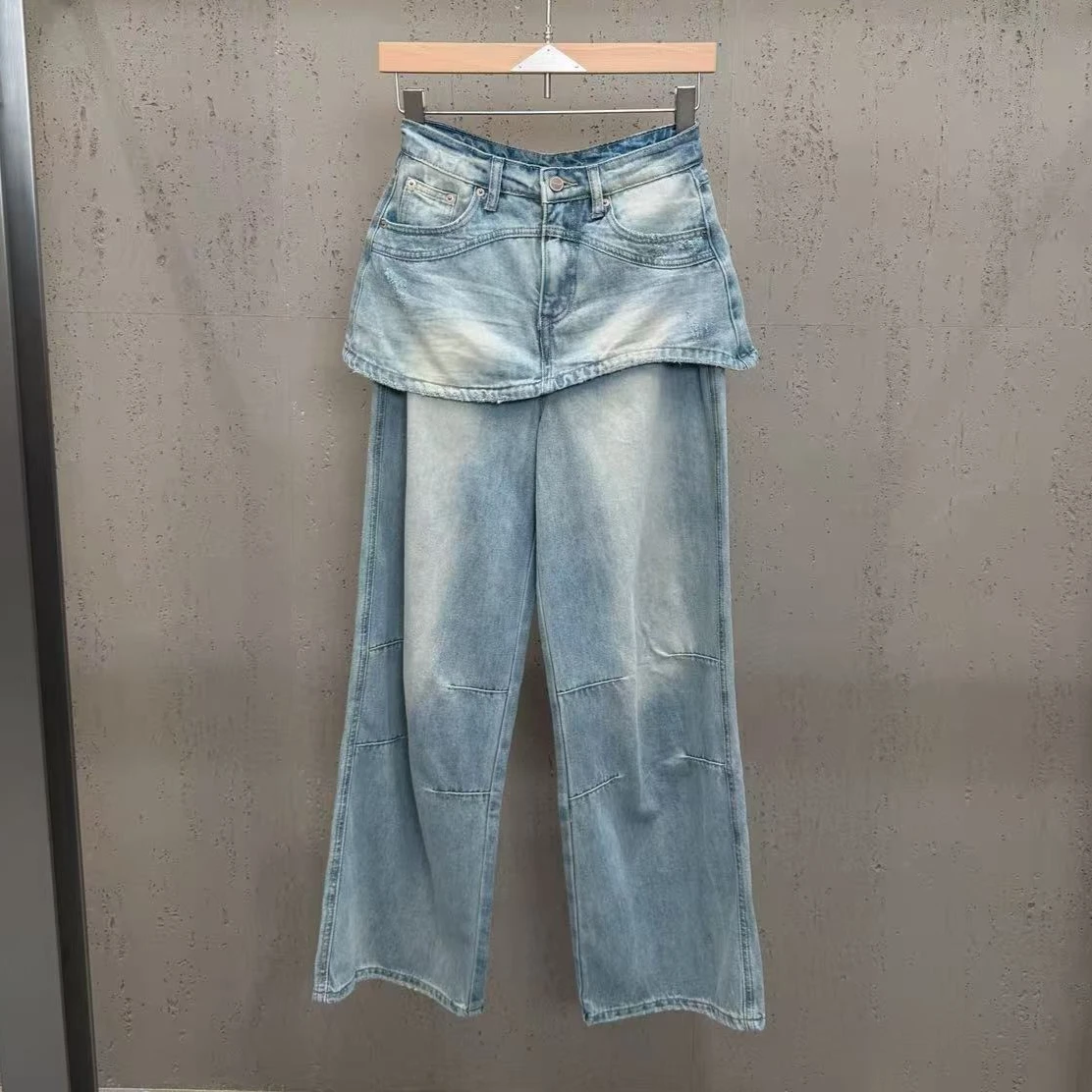 2026 Insf Style Heavy Industry Sense of Design Fake Two-piece Butt Curtain Jeans Women's Blue Distressed Pants
2026 Insf Style Heavy Industry Sense of Design Fake Two-piece Butt Curtain Jeans Women's Blue Distressed Pants