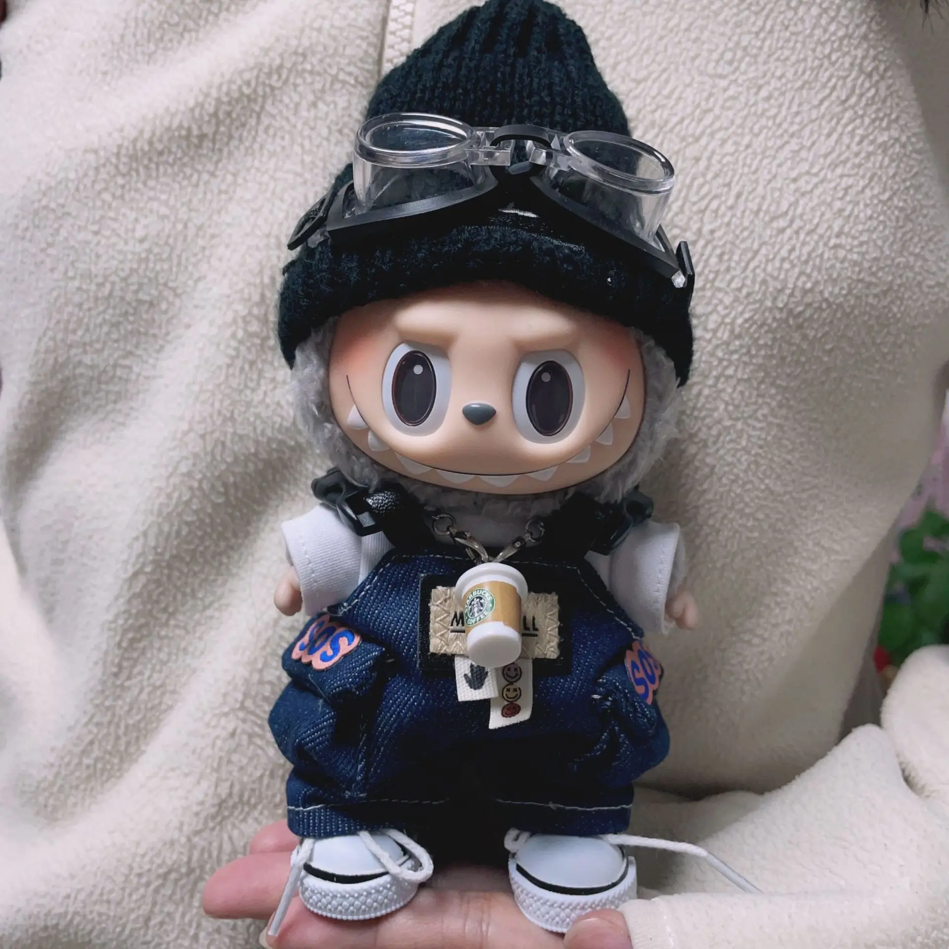 Labubu Doll Clothes Strap Pants Bib Pants with Hat Shoes Labubu I II Idol Dolls Plush Doll'S Clothes Sitting Party Accessories
Labubu Doll Clothes Strap Pants Bib Pants with Hat Shoes Labubu I II Idol Dolls Plush Doll'S Clothes Sitting Party Accessories